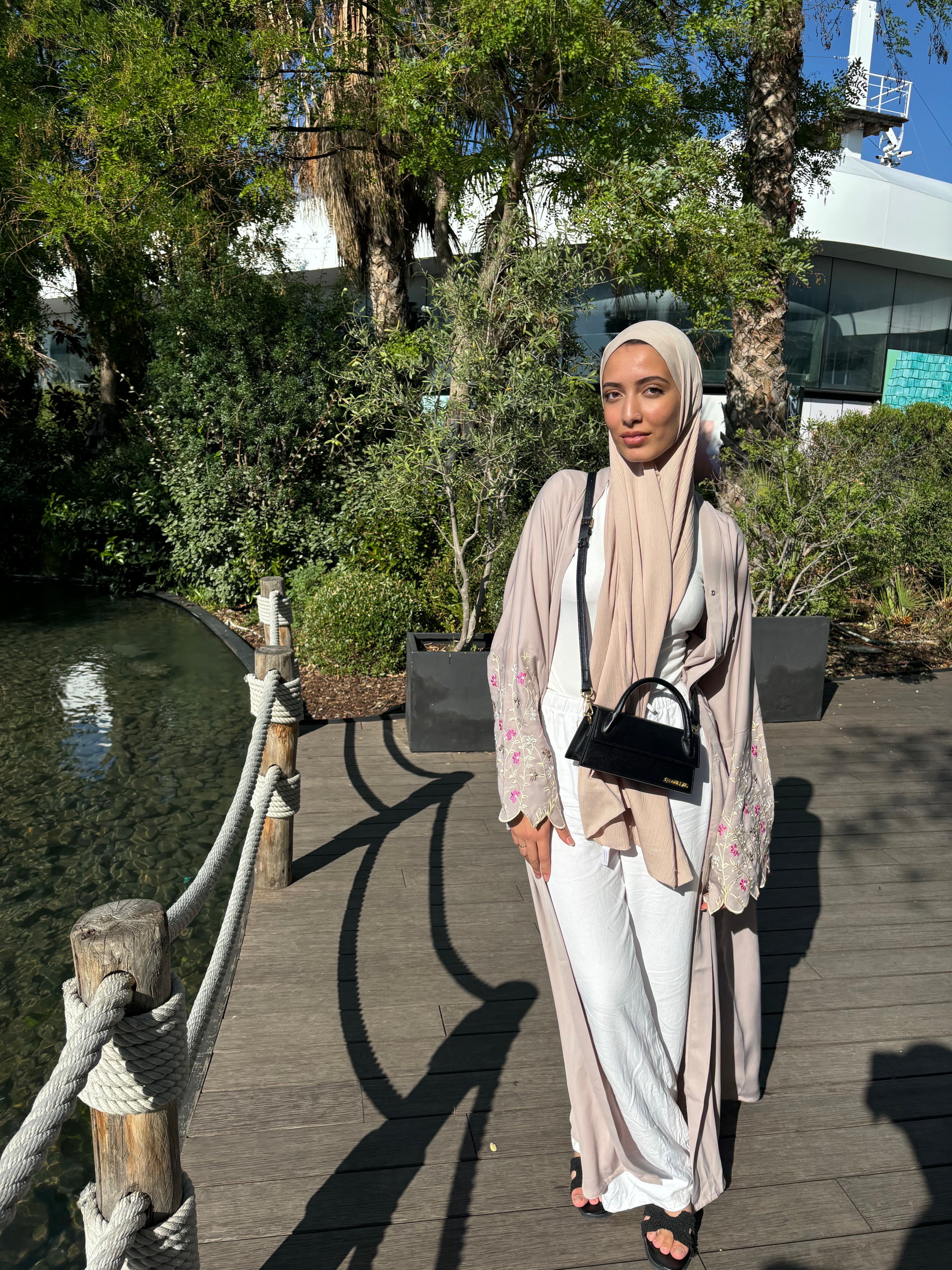 Abaya con flores 🌼