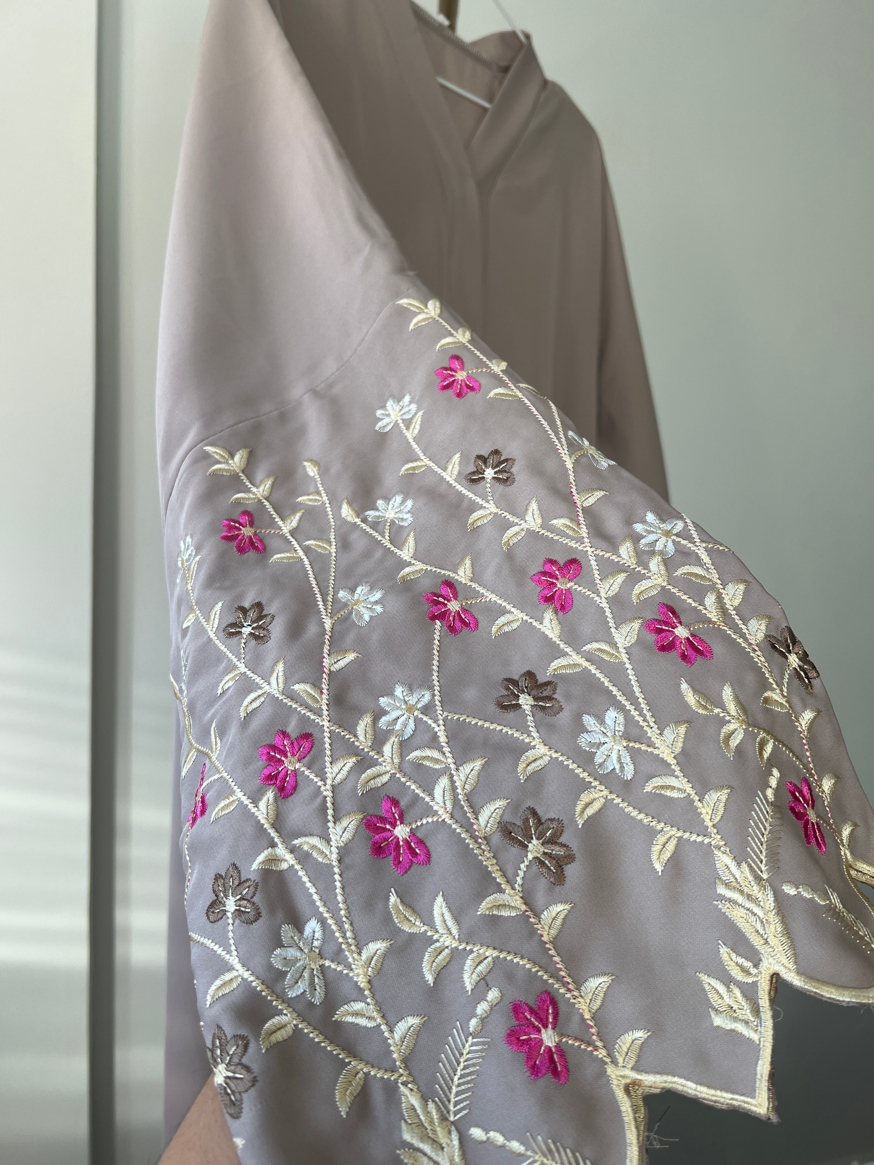 Abaya con flores 🌼