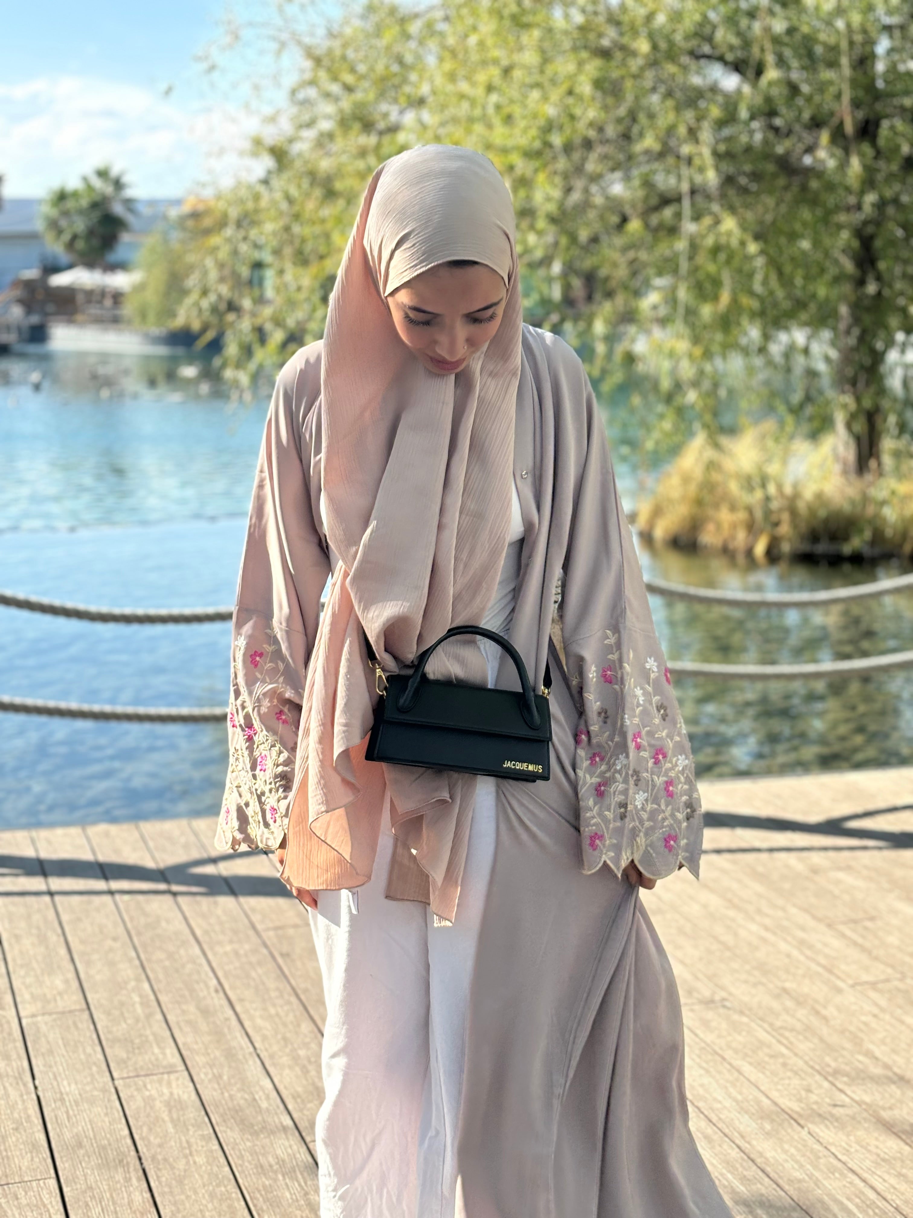 Abaya con flores 🌼