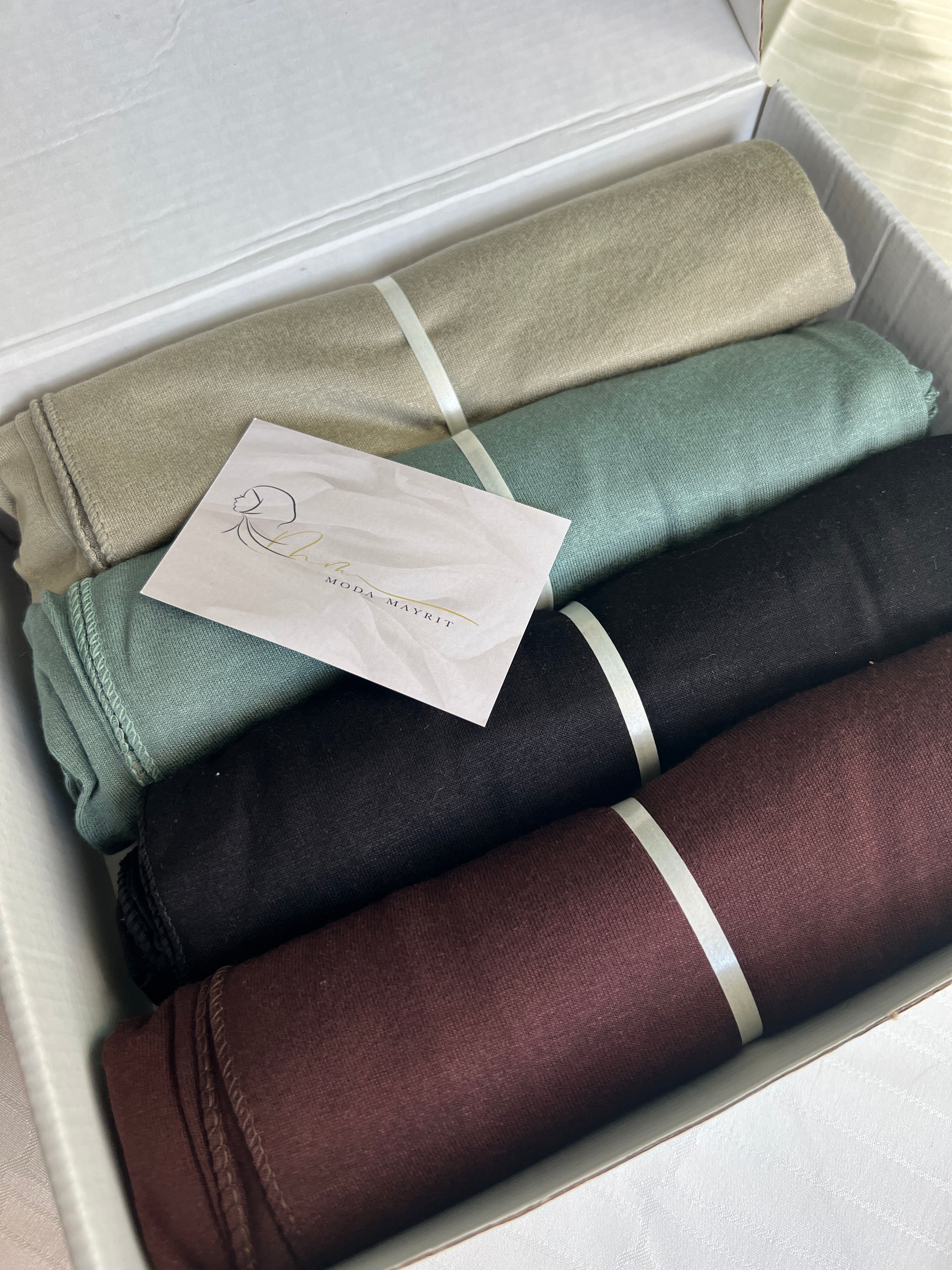 Caja de jersey con hiyab