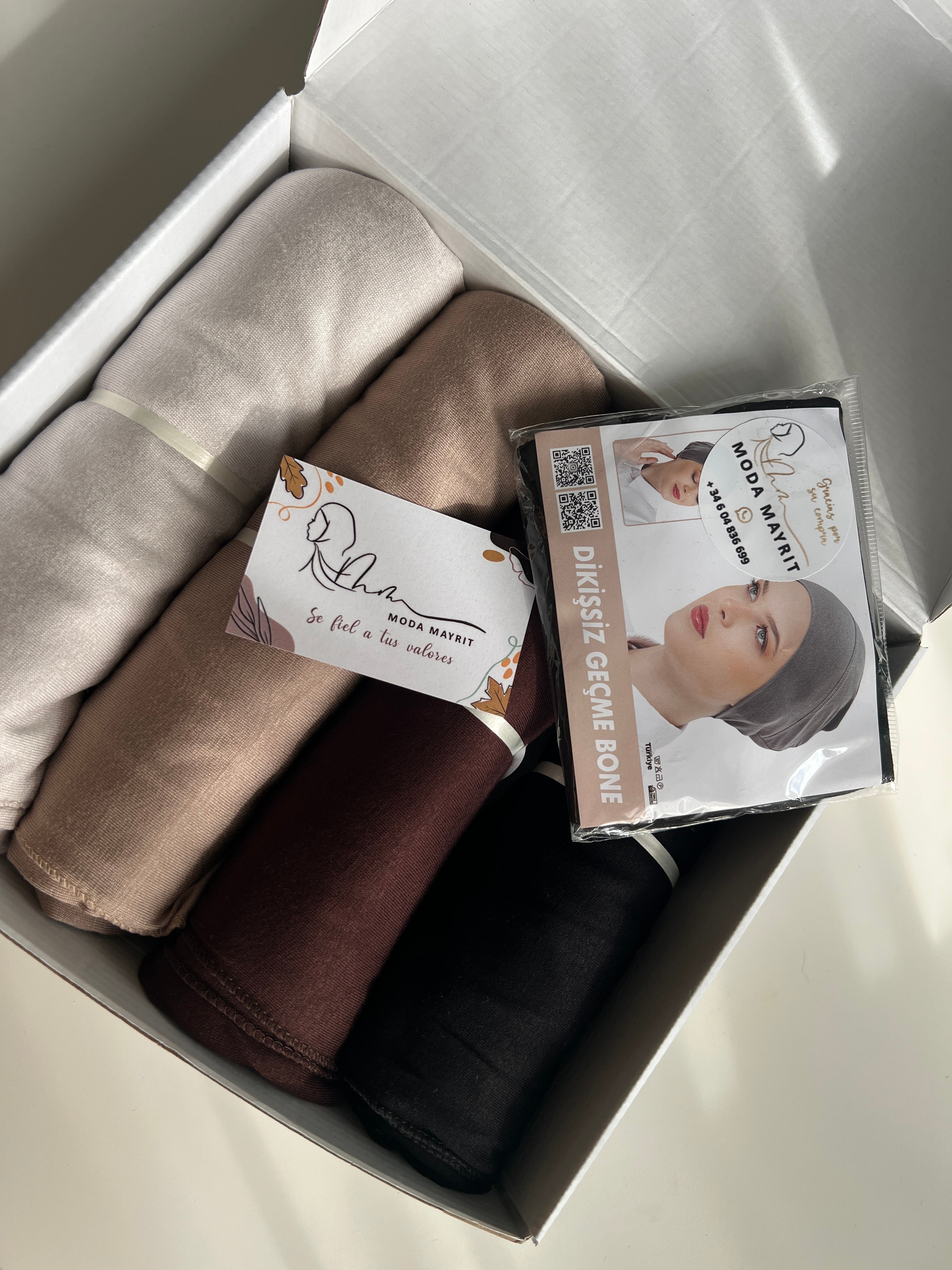 Caja de jersey con hiyab